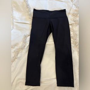 LULULEMON CAPRI LEGGINGS